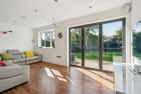 10 Wakehams Hill, Pinner, HA5 3BQ