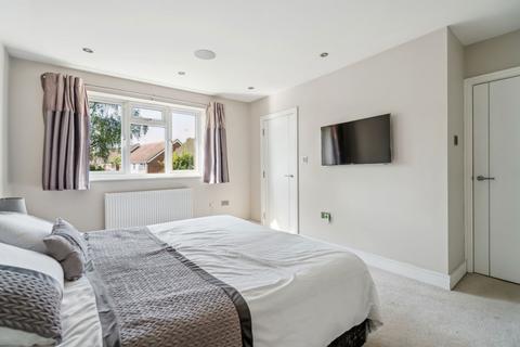10 Wakehams Hill, Pinner, HA5 3BQ