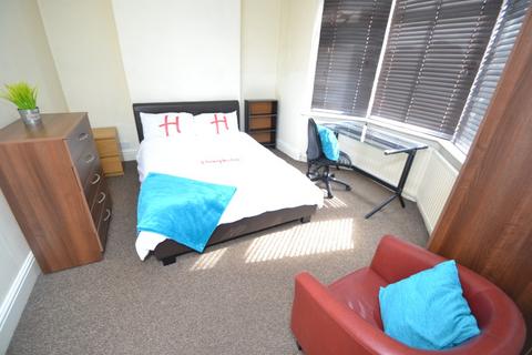 6 bedroom detached house to rent, Johnson Road, Nottingham NG7