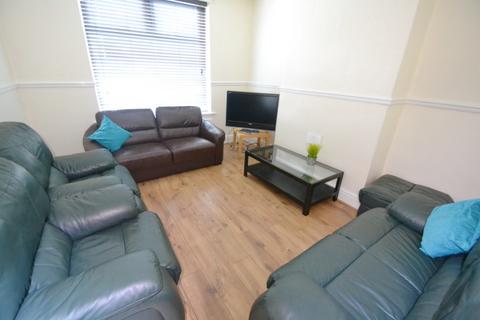 6 bedroom detached house to rent, Johnson Road, Nottingham NG7