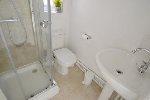 6 bedroom detached house to rent, Johnson Road, Nottingham NG7