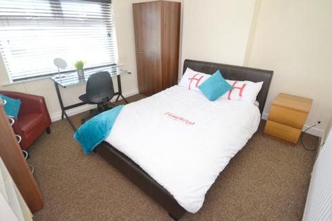 6 bedroom detached house to rent, Johnson Road, Nottingham NG7
