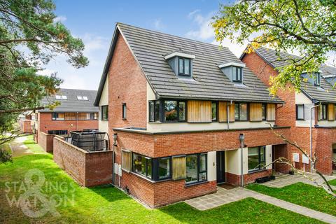 3 bedroom townhouse for sale, Le Safferne Gardens, Norwich