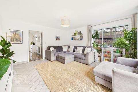 3 bedroom townhouse for sale, Le Safferne Gardens, Norwich