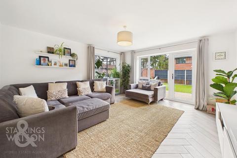 3 bedroom townhouse for sale, Le Safferne Gardens, Norwich