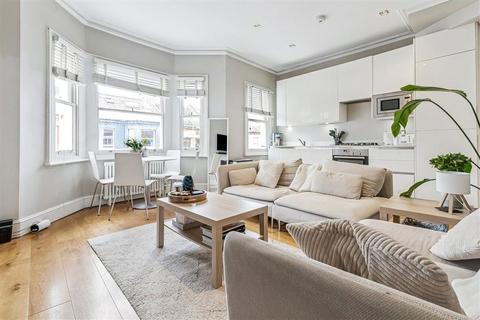 4 bedroom flat for sale, Handforth Road, London SW9