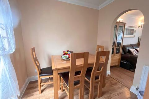 2 bedroom end of terrace house for sale, Charlbury Crescent, Romford