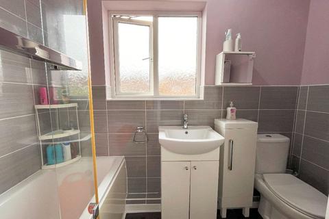 2 bedroom end of terrace house for sale, Charlbury Crescent, Romford