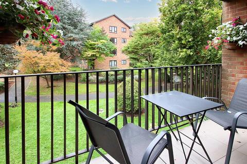 3 bedroom flat for sale, Campion Close, Croydon
