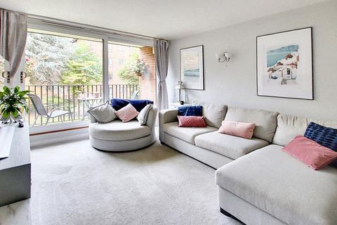 3 bedroom flat for sale, Campion Close, Croydon