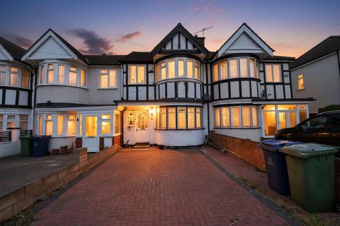 Warden Avenue, Harrow HA2