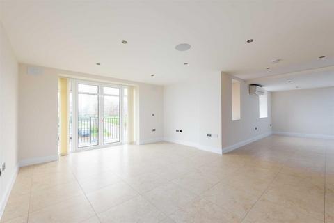3 bedroom flat to rent, Argyll House, Royal Connaught Park, Bushey