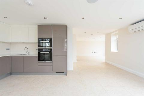 3 bedroom flat to rent, Argyll House, Royal Connaught Park, Bushey