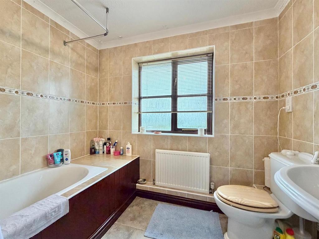 Main House - Bathroom
