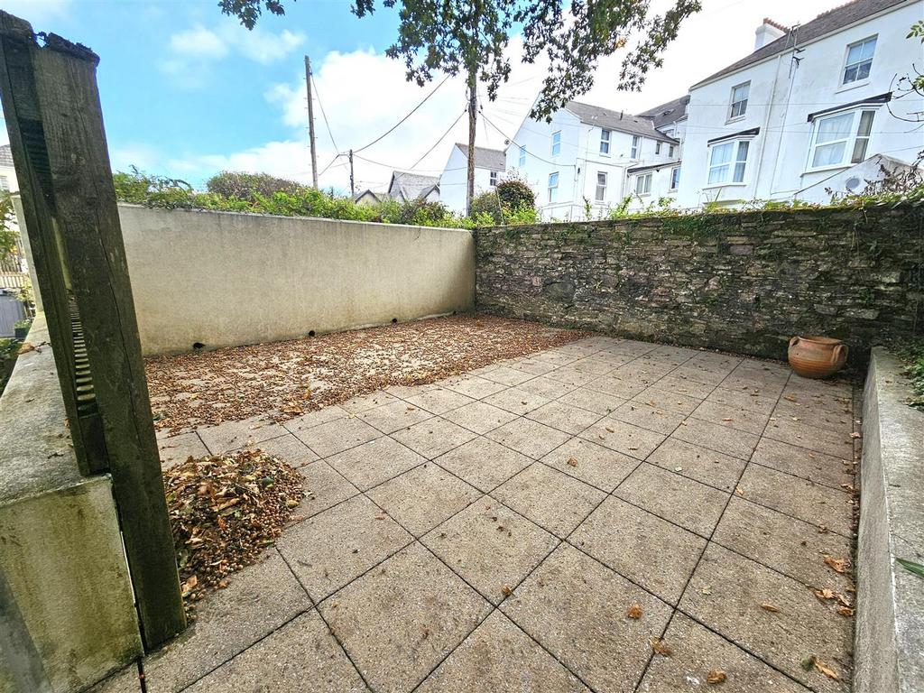 Communal Patio.jpg