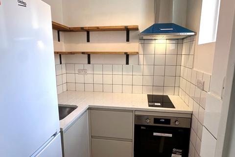 Studio to rent, Broadwalk,  London, W8