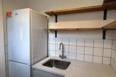 Studio to rent, Broadwalk,  London, W8