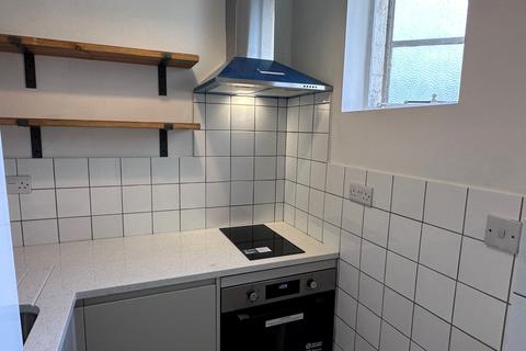 Studio to rent, Broadwalk,  London, W8