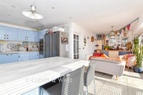4 bedroom semi-detached bungalow for sale, Briarcroft Road, Brighton BN2