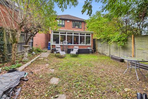 7 Bell Close, Beaconsfield, HP9 1AT