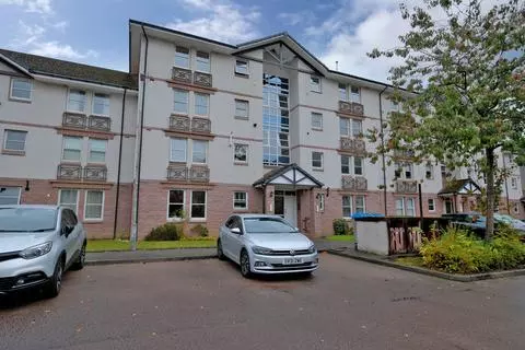 3 bedroom flat for sale
