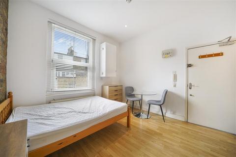 Studio to rent, Wrights Lane, W8