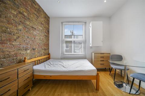 Studio to rent, Wrights Lane, W8