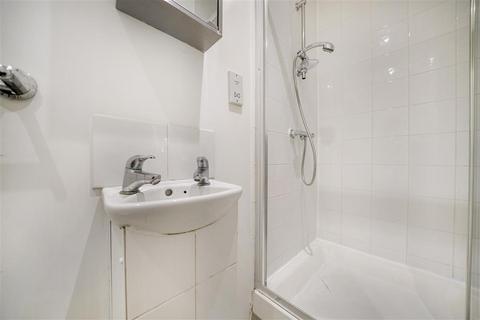 Studio to rent, Wrights Lane, W8