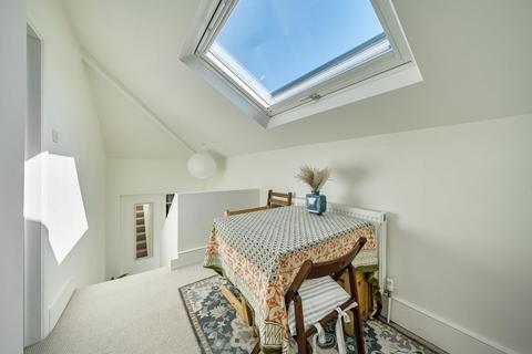 2 bedroom flat for sale, Hither Green Lane, London, SE13 6QE