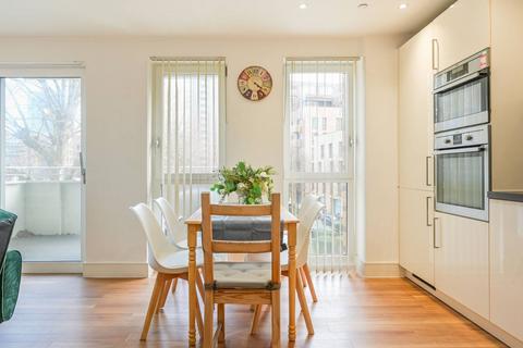 3 bedroom flat to rent, 5 Hannaford Walk, London E3