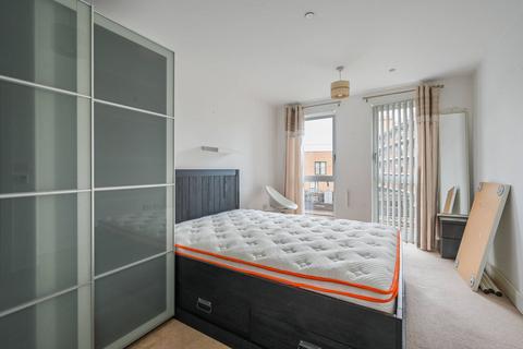 3 bedroom flat to rent, 5 Hannaford Walk, London E3