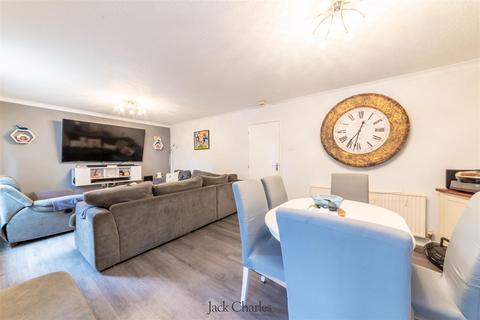 4 bedroom semi-detached house for sale, Uridge Road, Tonbridge