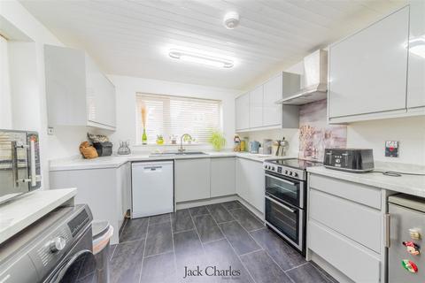 4 bedroom semi-detached house for sale, Uridge Road, Tonbridge