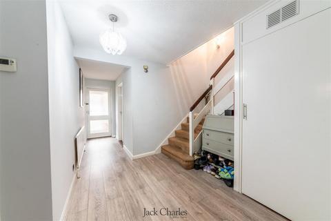 4 bedroom semi-detached house for sale, Uridge Road, Tonbridge