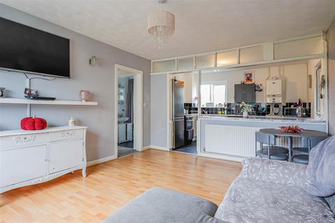 2 bedroom apartment for sale, Maple Close, Barry