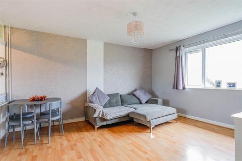 2 bedroom apartment for sale, Maple Close, Barry