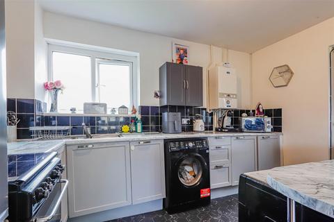2 bedroom apartment for sale, Maple Close, Barry