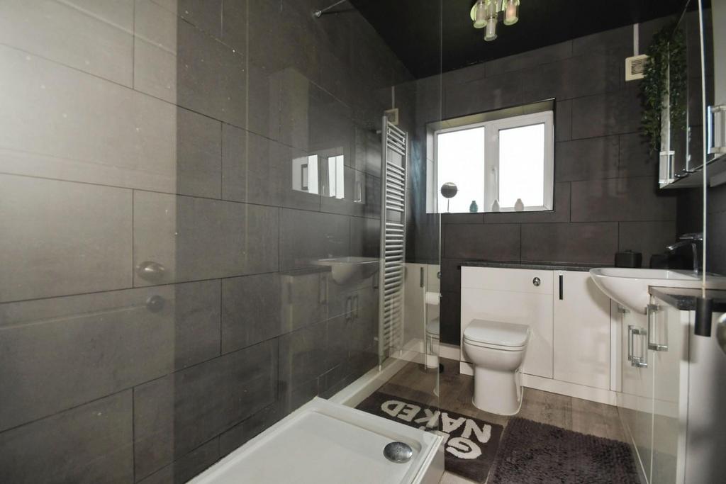 SHOWER ROOM.jpg