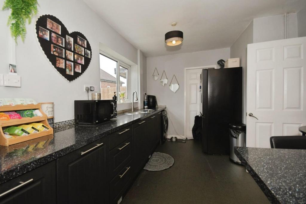 KITCHEN 03.jpg