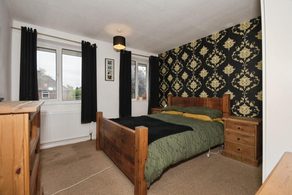 BEDROOM 1 02.jpg