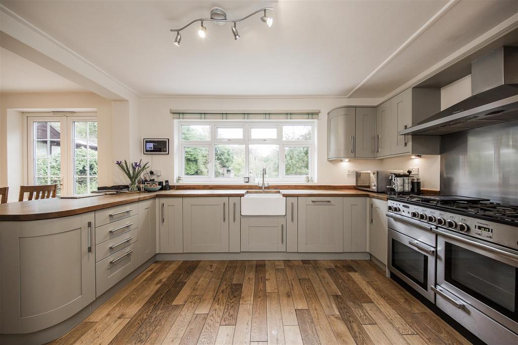 Modern Kitchen Dining