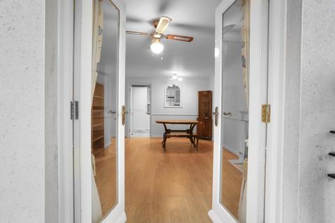 2 bedroom flat to rent, RUSHMORE HOUSE, RUSSELL ROAD, KENSINGTON, W14