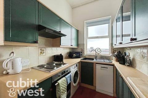 1 bedroom apartment to rent, AVAILABLE WITH NO DEPOSIT South Parade Southsea PO4