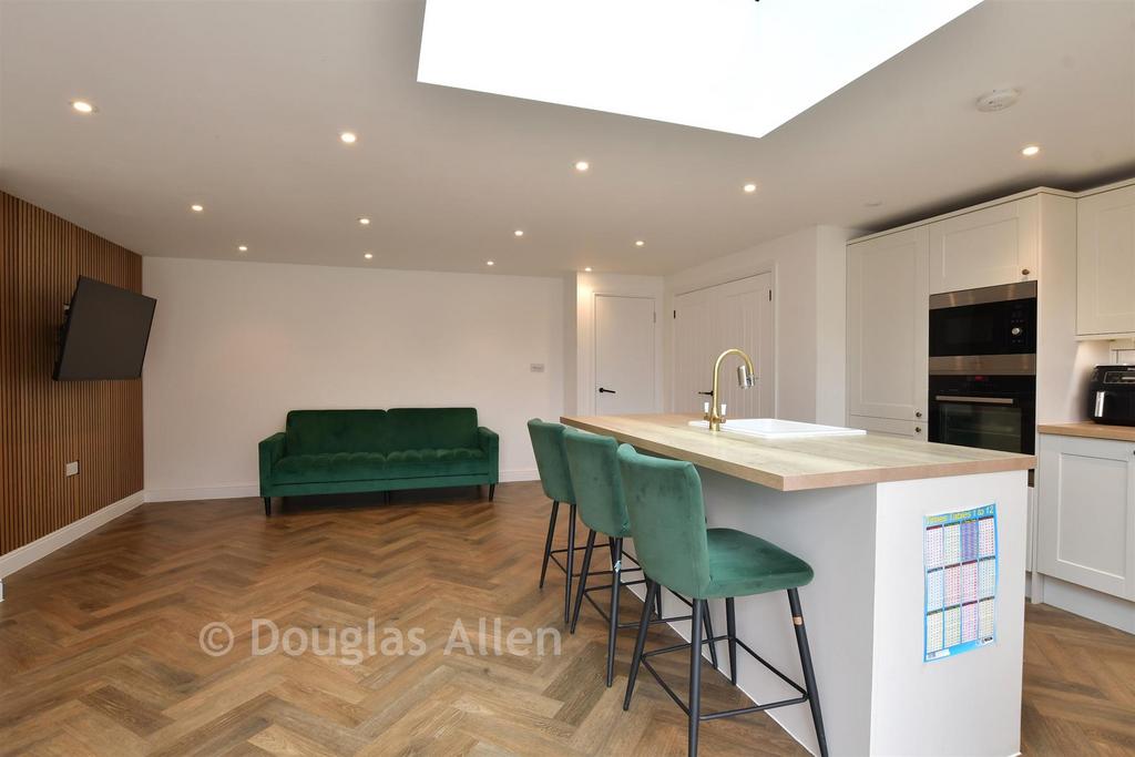 Kitchen/ Dining Room