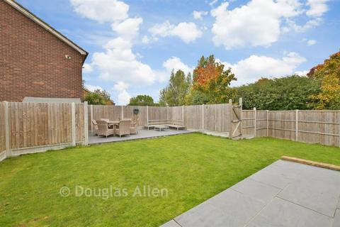4 bedroom end of terrace house for sale, Kingston Hill Avenue, Chadwell Heath, Essex