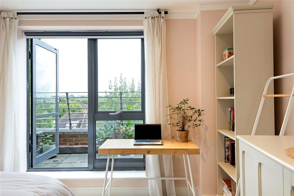 Bedroom Tw / Study
