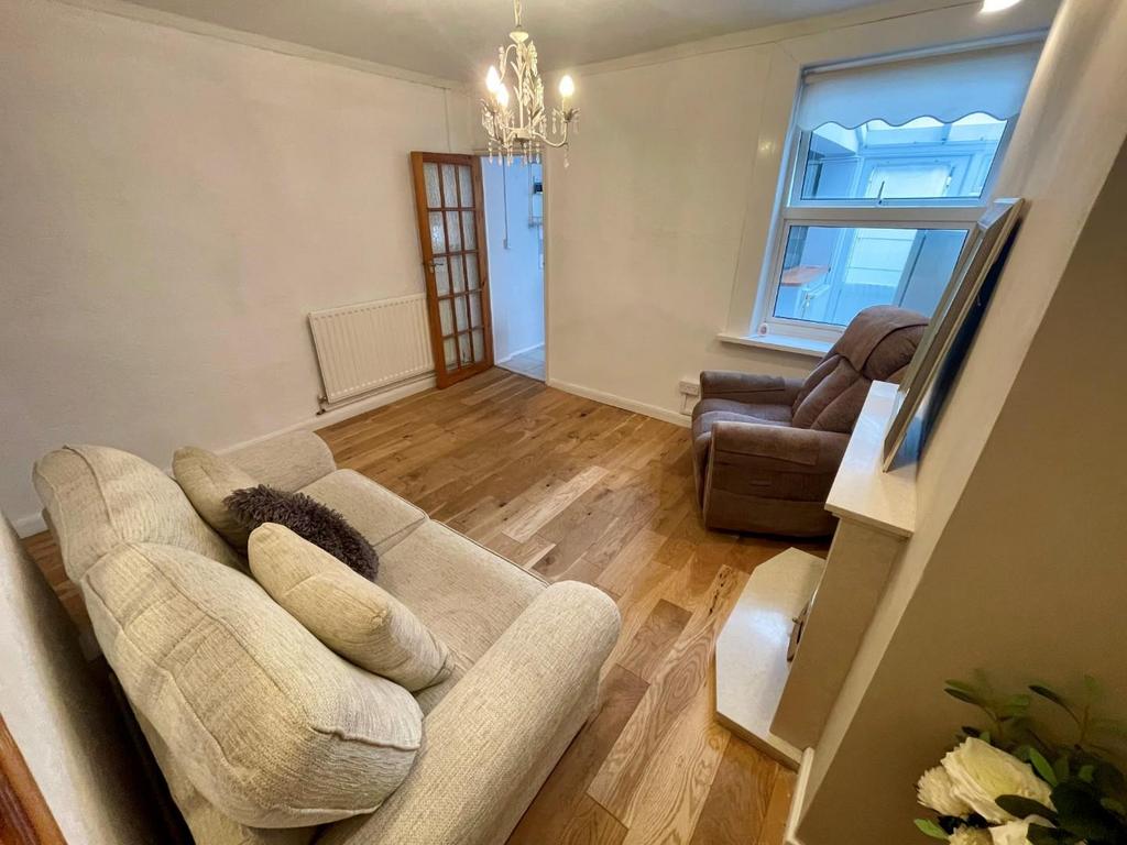 Living Room2.jpg