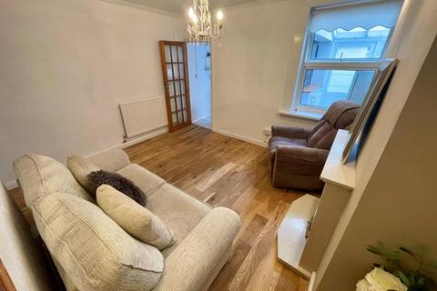 3 bedroom terraced house for sale, Meadow Road, Warwick