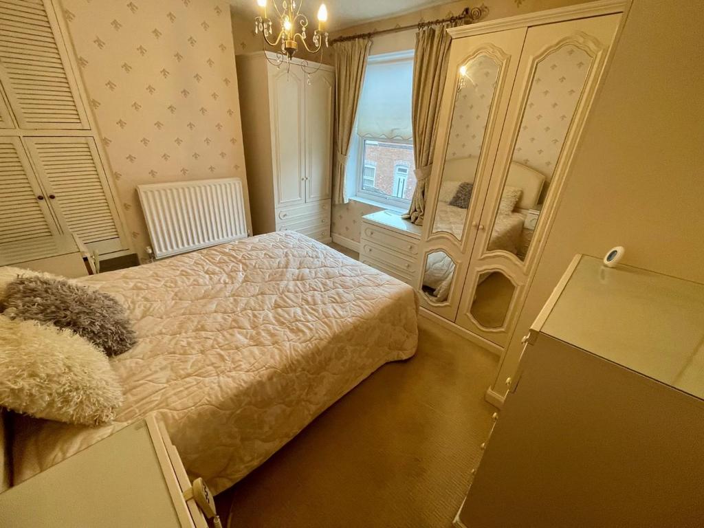 Bedroom One.jpg
