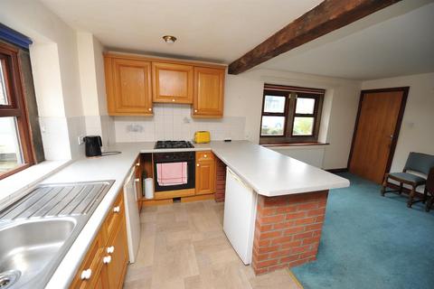 2 bedroom end of terrace house for sale, Sherborne Road, Idle, Bradford